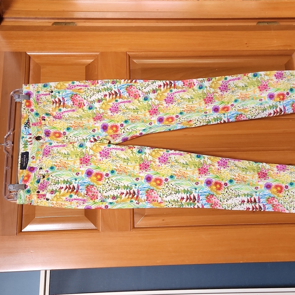 J. CREW Toothpick pants. Size 28. Ankle length. Really fun spring pattern.
